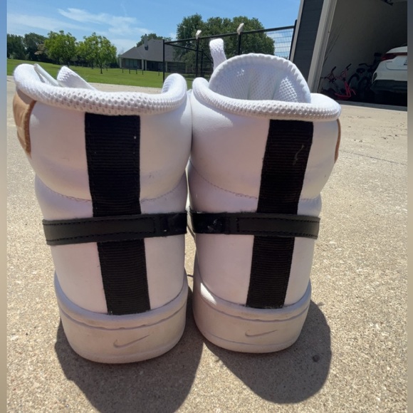 Nike blazers, slightly used, size 7 in women 5 in men’s - Picture 6 of 7